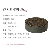 Благоприятные облака вокруг черного