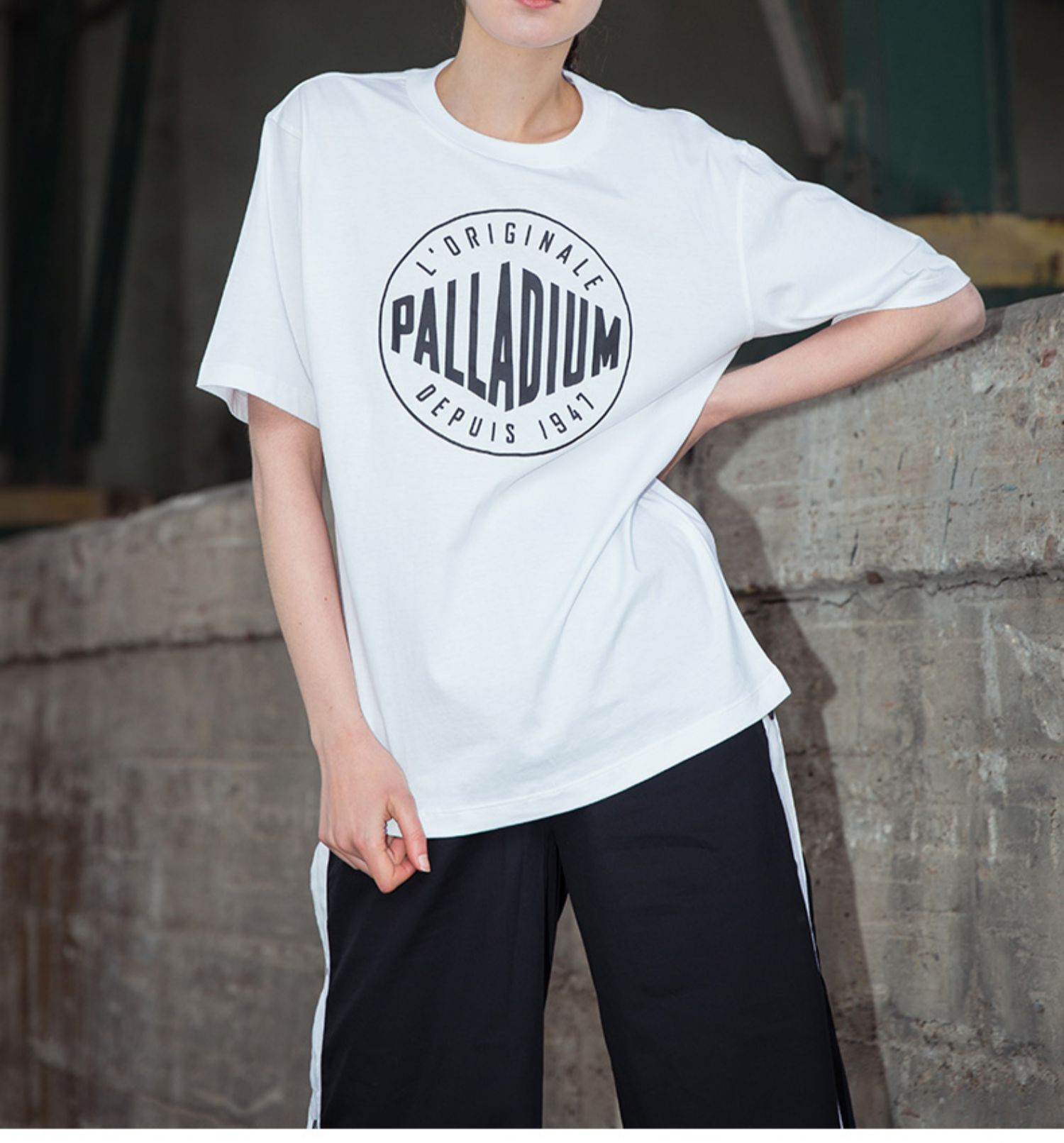 PALLADIUM Paladin mẫu đôi tay ngắn giản dị thả lỏng đơn giản áo thun màu anh đào nam nữ PDNE82582U - Áo phông thể thao áo polo thể thao nam