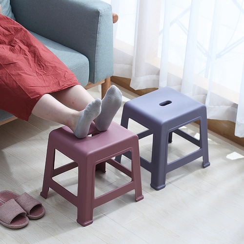 Пластиковый домашний табурет сгущенной детской скамейкой для взрослых простые обеденный стол стул журнальный столик столовый стул Средний квадратный табурет в ванной комнате