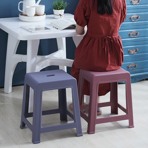 Пластиковый домашний табурет сгущенной детской скамейкой для взрослых простые обеденный стол стул журнальный столик столовый стул Средний квадратный табурет в ванной комнате