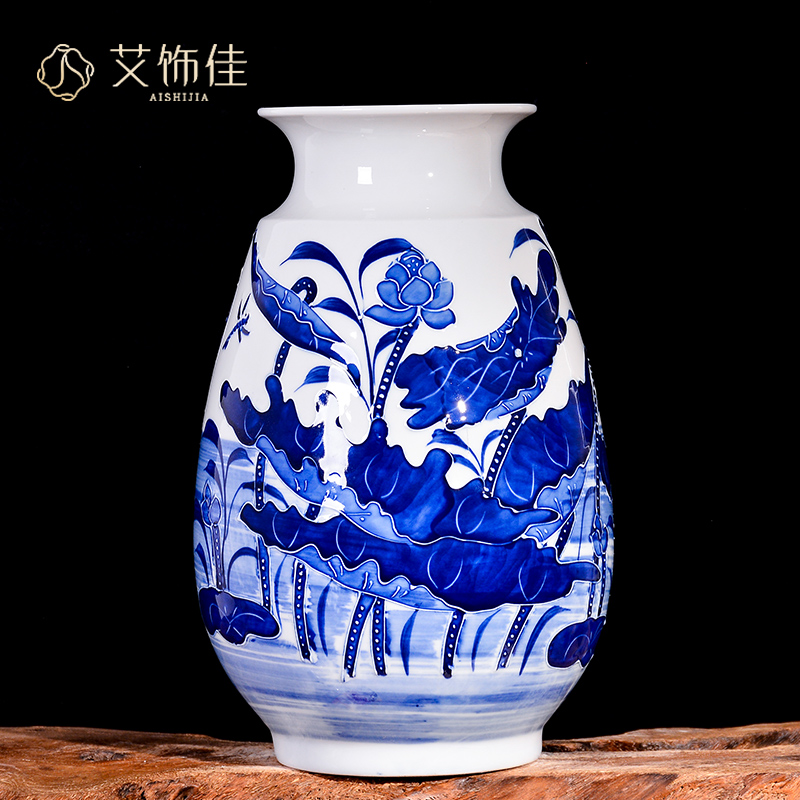 Jingdezhen ceramics hand - made reliefs of blue and white porcelain vases, the sitting room TV ark, furnishing articles decorations home rich ancient frame