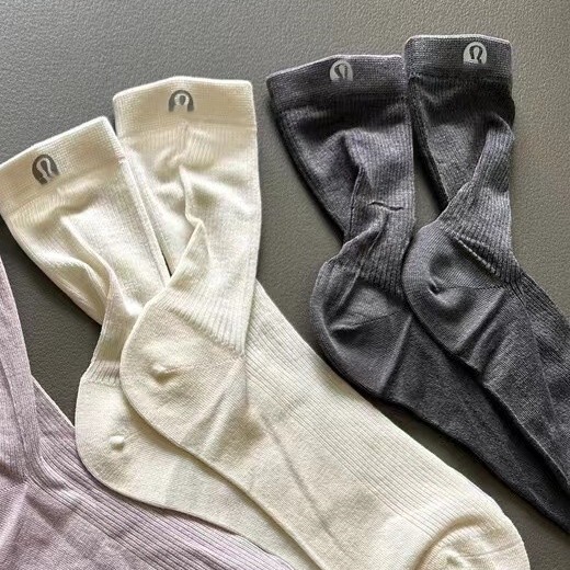 Qingdai Thin Basic Mulberry Silk Lulu Style Net New Same Socks Socks Mid-Spring Summer Pile Socks Summer Tube Pure Color Style Qingdai Thin Basic Mulberry Silk Lulu Style Net New Same Socks Socks Mid-Spring Summer Pile Socks Summer Tube Pure Color Style