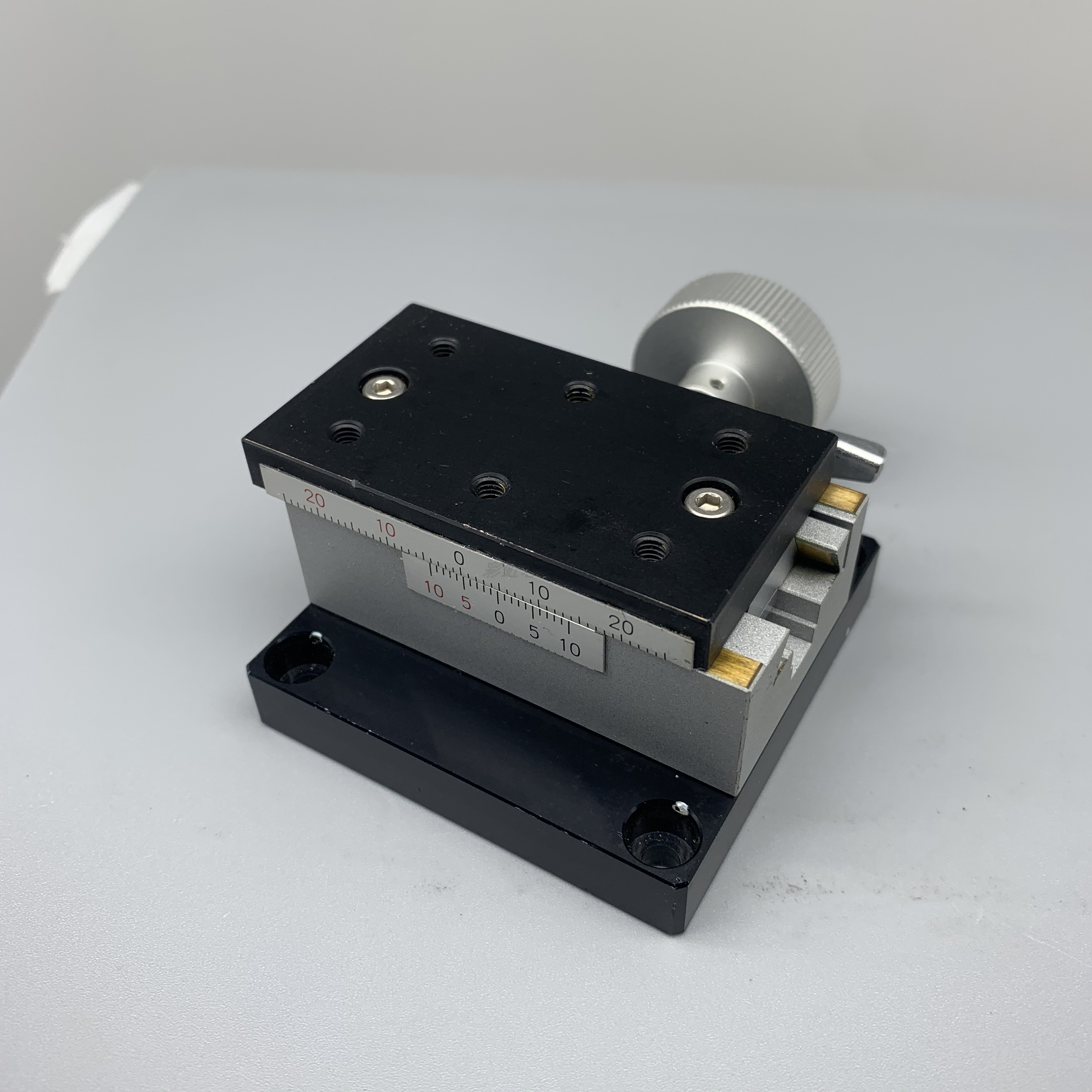 X-axis gear tooth strip type platform manual linear sliding table Sigmar TAR-34601 dovetail groove slipway