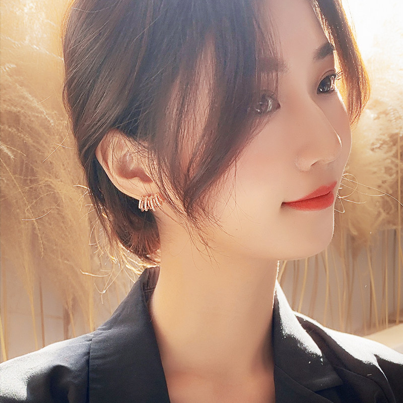 Female silver needle anti-allergy high-sensitive earrings Korean temperament earnails personality cold wind earbuckles