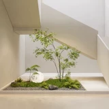 Имитация бамбуковых зеленых растений нандина, ландшафтный микроландшафт из клена с куриными когтями, мягкая отделка, украшения из искусственных деревьев под лестницей во внутреннем дворике виллы.