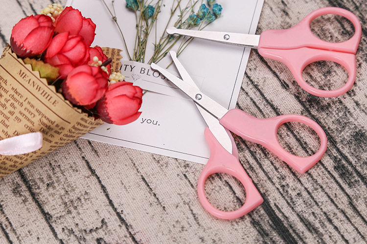 工厂现货批发婴儿指甲剪美容剪不锈钢圆头小剪刀儿童安全鼻毛剪刀详情17