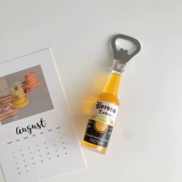 Открытие бутылки с пивом