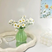 Зеленая трава + букет ромашек