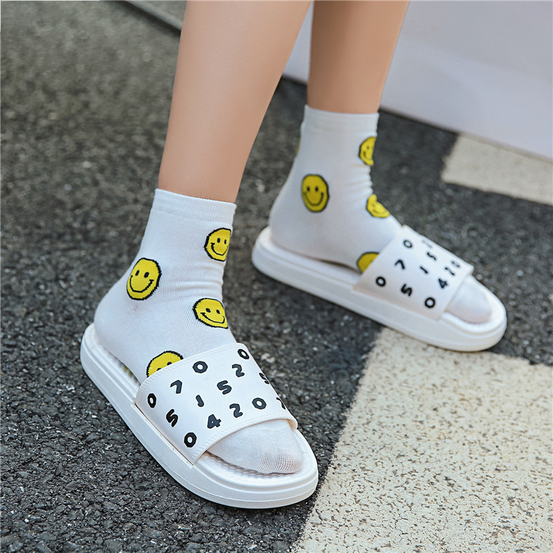 2020 summer new fashion cartoon slippers female summer Korean version ins tide student non-slip thick bottom port wind cool drag men