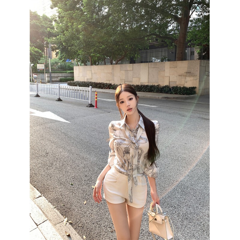 Retro Old Money Style Printed Shirt for Women, Autumn Long-Sleeve Satin Blouse with a Stylish Design, Waist-Cinching, Slim-Fit, Elegant Top Retro Old Money Style Printed Shirt for Women, Autumn Long-Sleeve Satin Blouse with a Stylish Design, Waist-Cinching, Slim-Fit, Elegant Top
