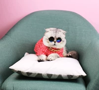 В форме цветка, красный