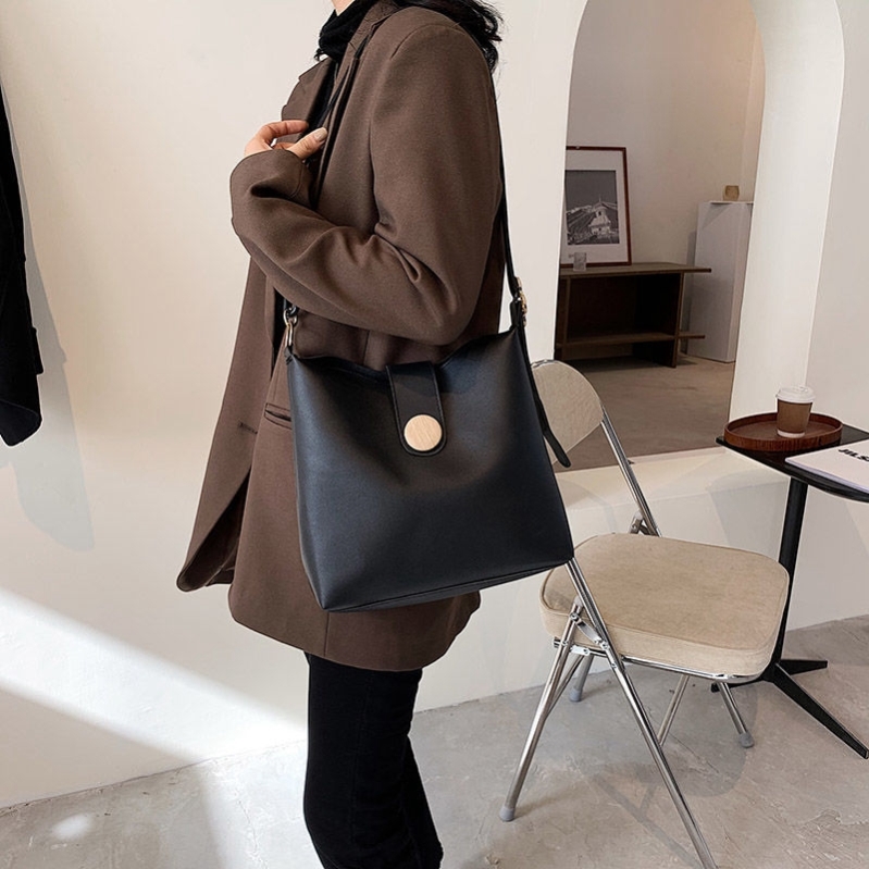 Rectangular bag women's one-shoulder retro bucket 2021 new trendy women's bag large-capacity women's all-match ins messenger bag