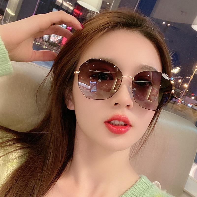 Retro sunglasses women 2022 new nemesis red street clapping against UV polarized inns garden face small face sunglasses female