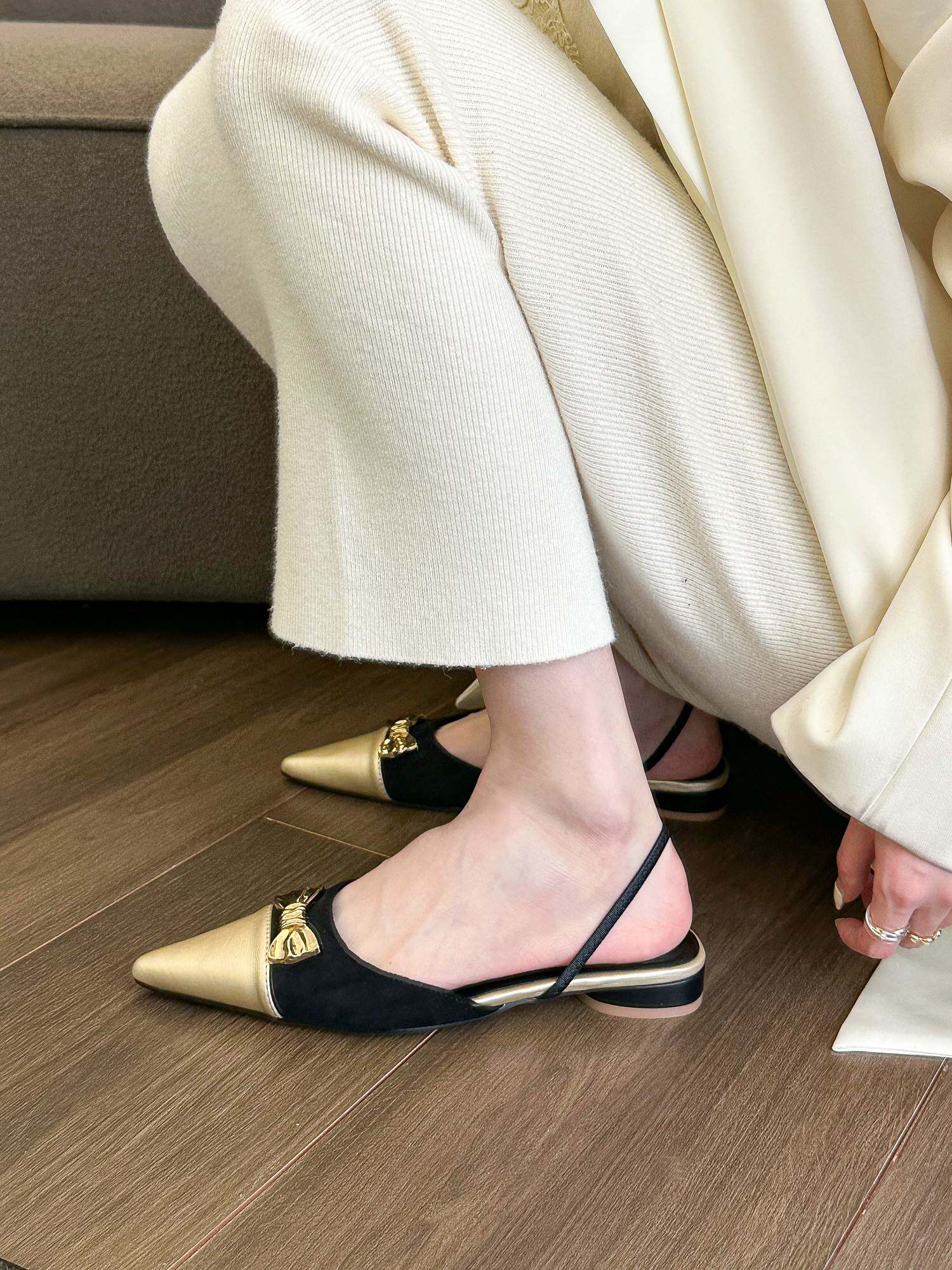 黑金拼色尖头凉鞋女夏季2026年新款时尚百搭后空包头低跟平底鞋子