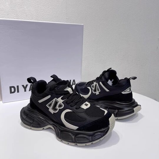 Thick-soled dad shoes for women in autumn and winter plus velvet 2025 new Korean version retro versatile mesh black casual sports shoes