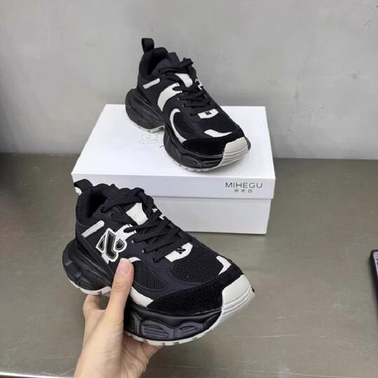 Thick-soled dad shoes for women in autumn and winter plus velvet 2025 new Korean version retro versatile mesh black casual sports shoes