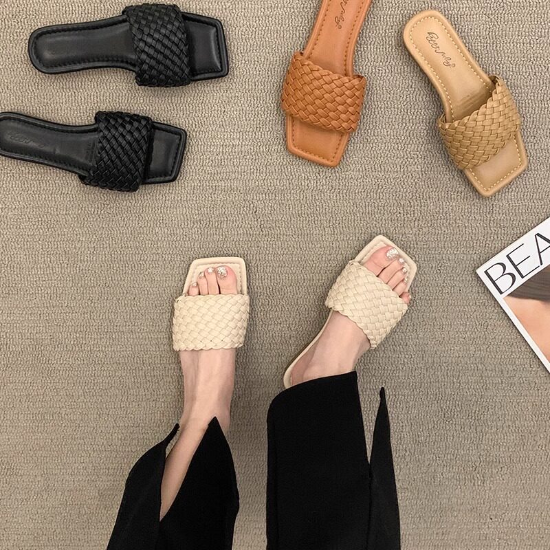 平底拖鞋女夏季外穿2026年新款高级感小众编织外穿沙滩一字凉拖鞋