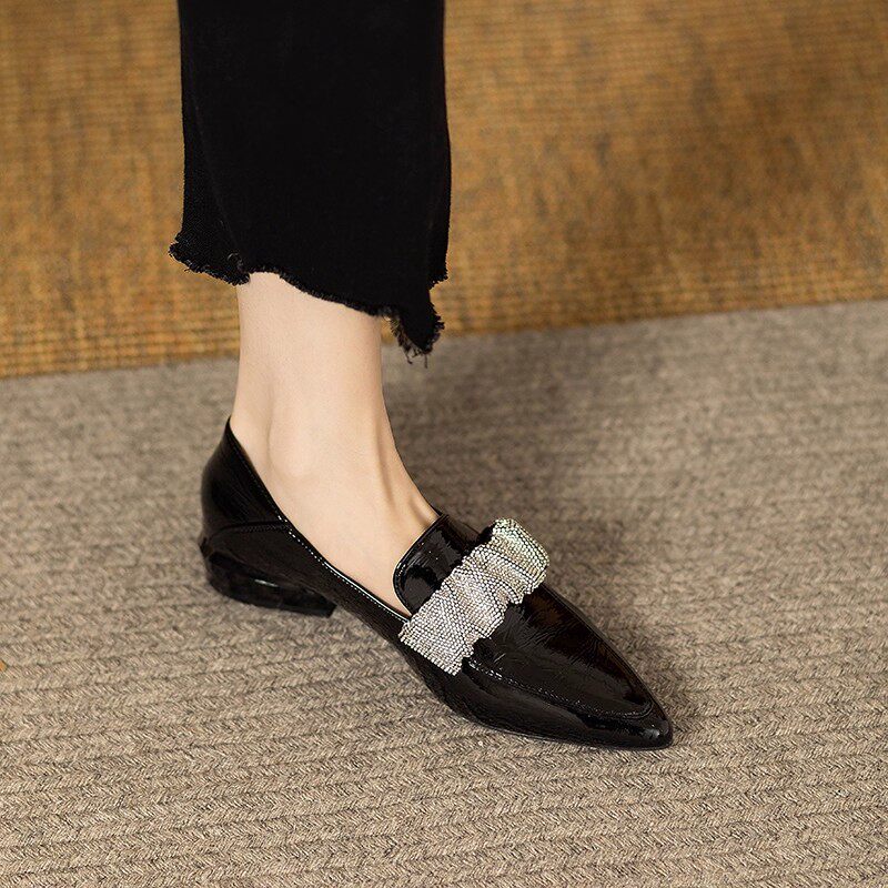 法式尖头水钻小皮鞋女2025夏季新款低跟气质时尚英伦百搭软皮单鞋