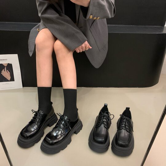 Thick-soled square-toe loafers for women, autumn and winter 2025 new fashion retro lace-up thick-soled British style small leather shoes