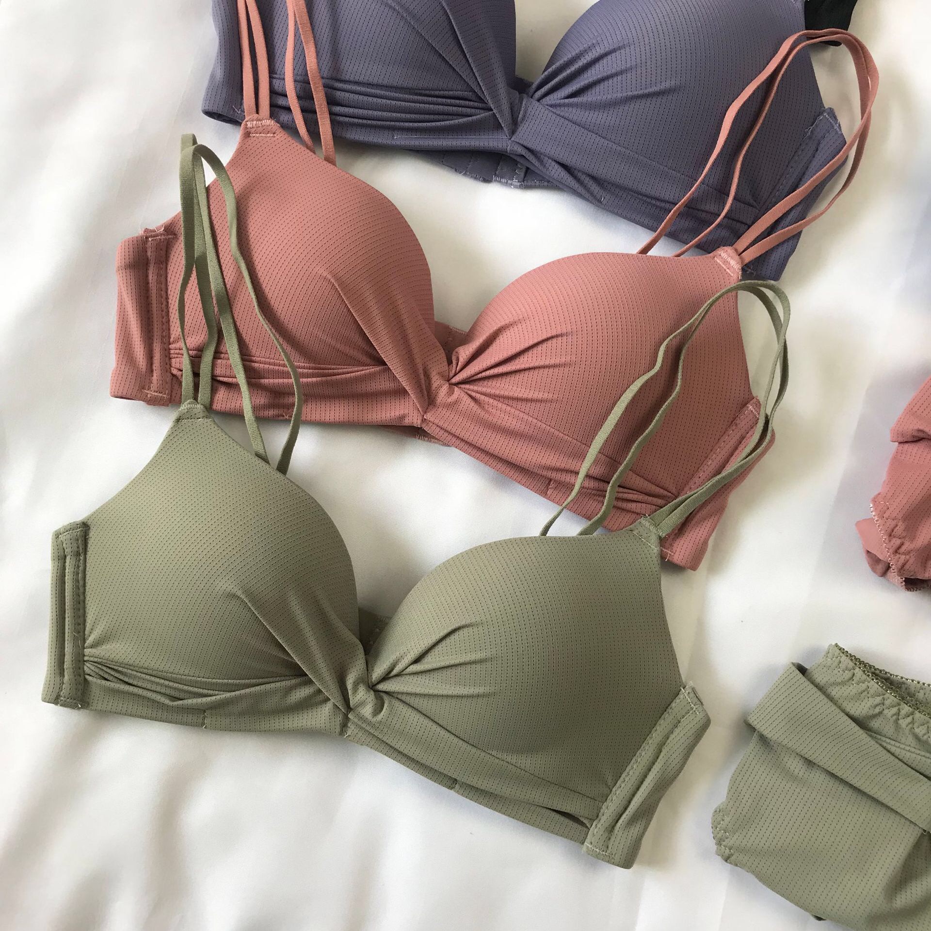 . Đồ lót mới đỏ Net womens thép miễn nhẫn đẹp trở lại sexy tụ tập để thu thập các Phó vú chống võng che áo ngực dày.