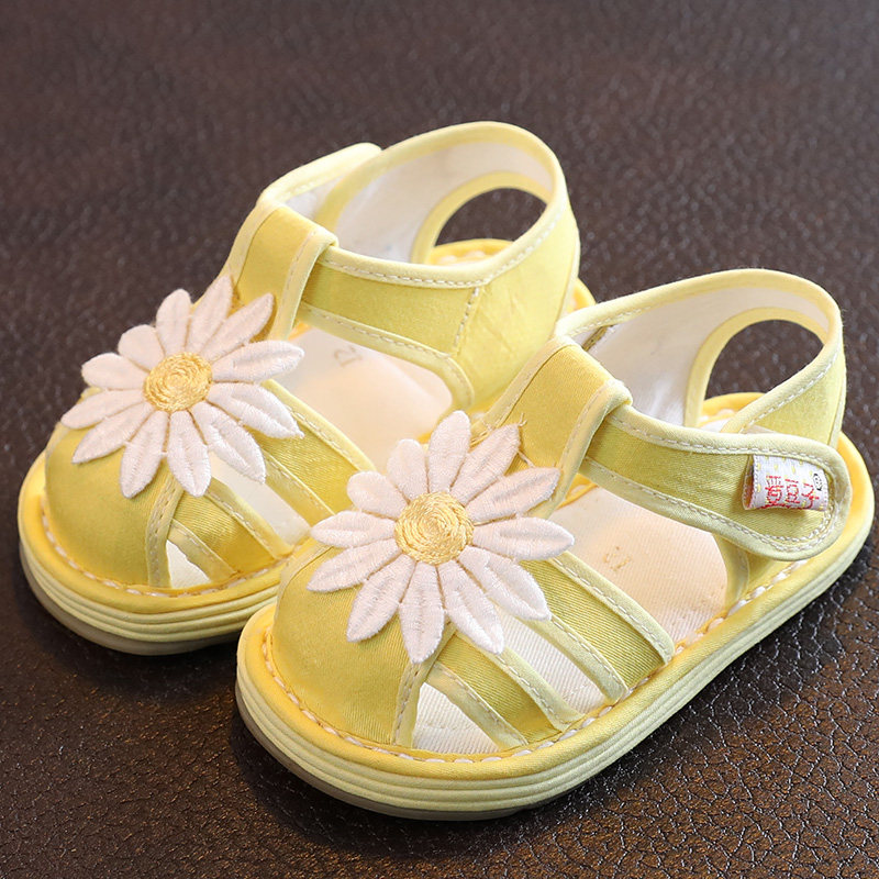 Embroidered shoes girls summer baby cloth sandals soft bottom 1 to 3 years old baby handmade cloth shoes Melaleuca bottom Baotou children