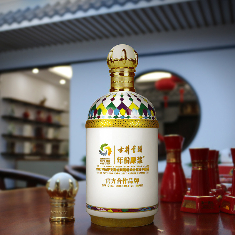 古井贡酒 哈萨克斯坦世博会纪念酒 45度浓香型白酒 750ml 双重优惠折后￥260包邮 送150ml小酒