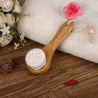 Белый массажер для умывания