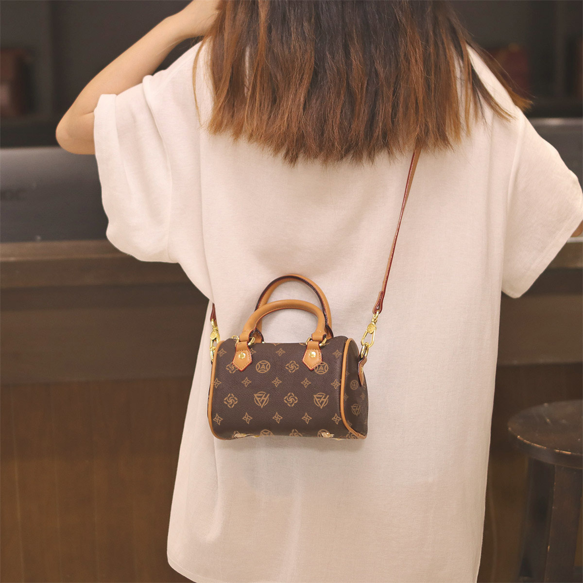 Super Trendy Handbag and Crossbody Small Bag for Women, 2026 New Model, Extremely Stylish, Light Luxury, High-End Feel, Niche Hot Item, Luxurious Autumn Collection