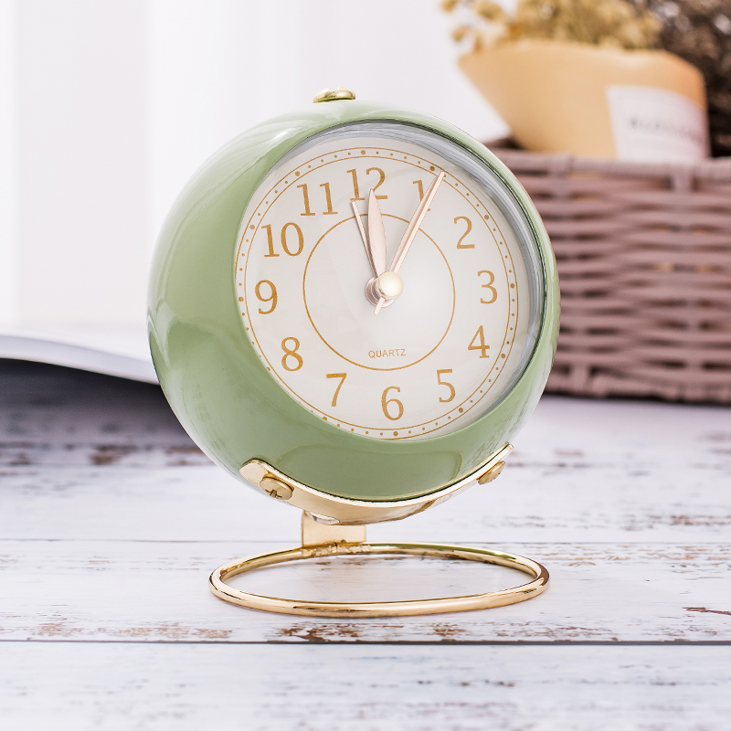 Nordic small alarm clock Light luxury ins net Red super fire style Creative mute simple bed for primary and secondary school children