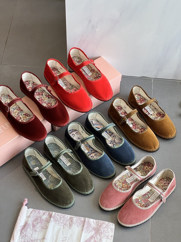 Handmade Glue-Free Round-Toe Retro Velvet Mary Jane Buckle Flat Granny Shoes Floral Women's Shoes