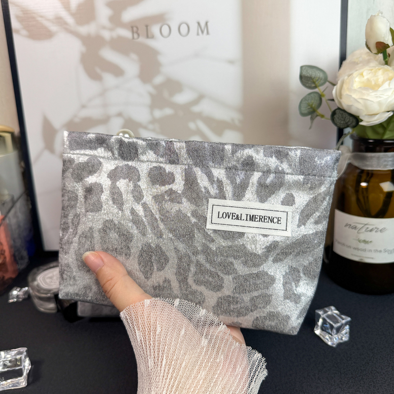 Trendy Leopard Print High-Value Makeup Bag for Women, Portable Large Capacity Storage Pouch for Lipstick and Sanitary Pads