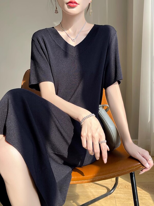 Impression Home 2025 Autumn/Winter Minimalist Style Round Neck Loose Straight Skirt Warm Versatile Fleece-Lined Knitted Dress for Women