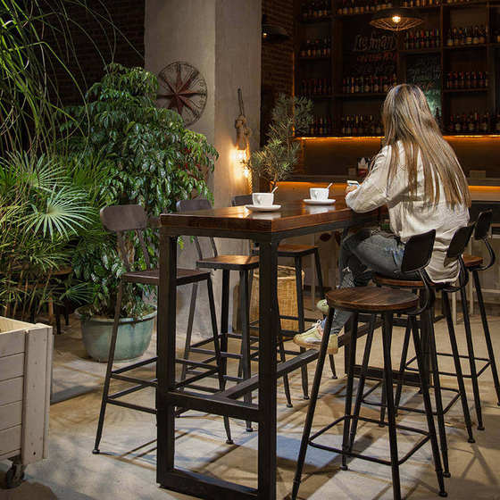 홈 발코니 밀크티 숍 바 카페 높은 식탁과 의자 조합을 위한 미국 단단한 단철 벽 바 테이블