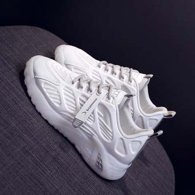 新款百搭秋季薄款女鞋网红爆款透气板鞋