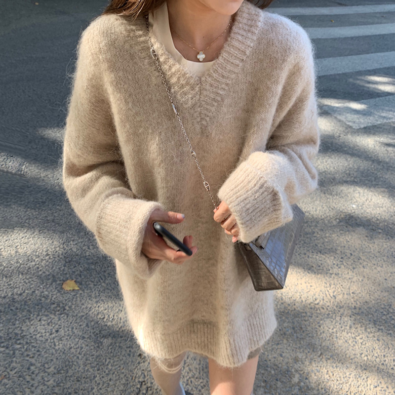 V-neck sweater women's autumn and winter loose outside wear lazy wind Korean version of retro simple solid color pullover sheep wool sweater