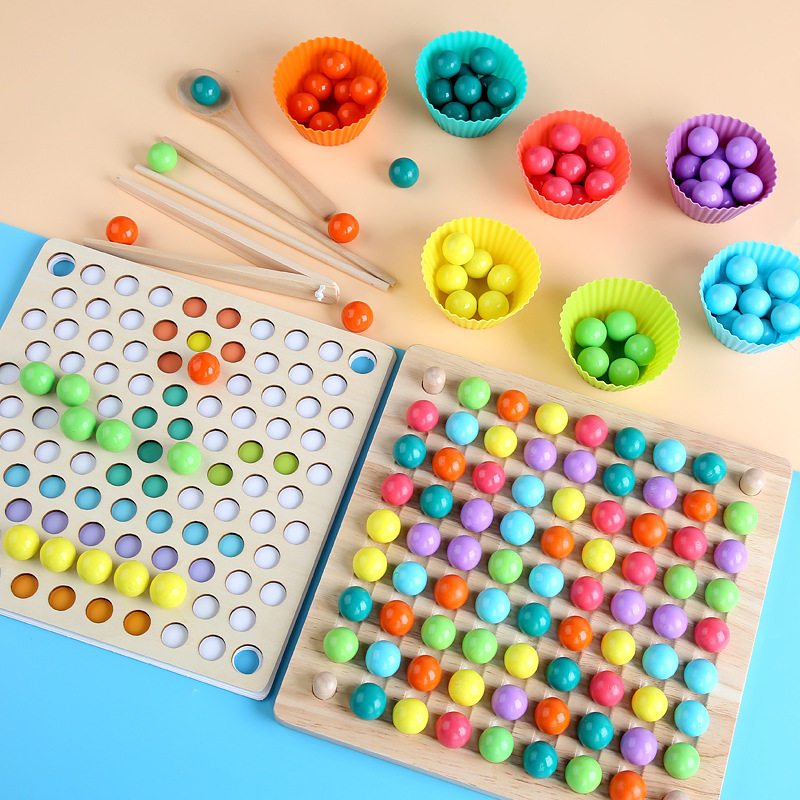 Young children with beads rainbow dissipates the music of the interactive puzzle thinking training toys focused on tabletop games girls