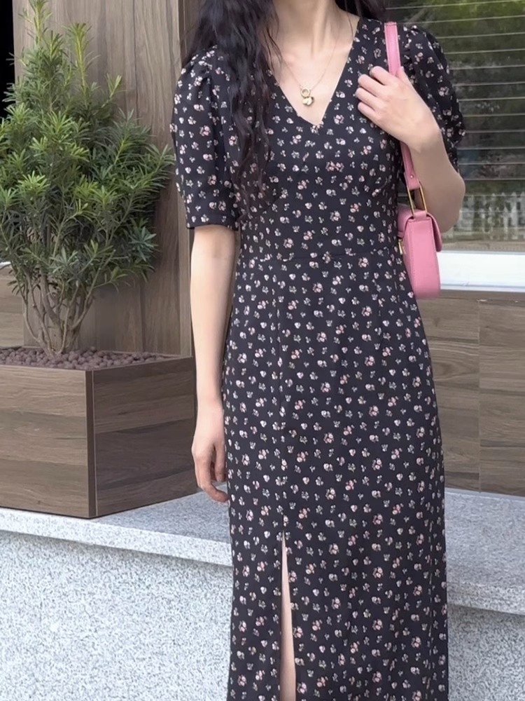 2025新款法式赫这风连衣裙遮肚子显瘦神器黑色碎花长裙