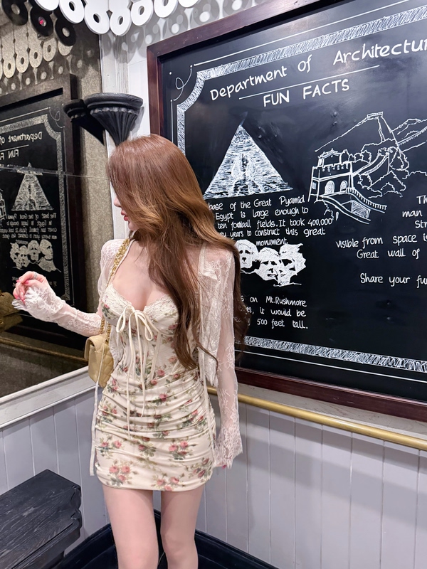 Tutu【Lace Story】Designer Lightweight Lace Patchwork Hollow-Out Long-Sleeve Top Cardigan # Wt4102 Tutu【Lace Story】Designer Lightweight Lace Patchwork Hollow-Out Long-Sleeve Top Cardigan # Wt4102