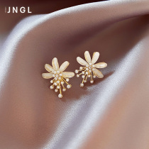 Jinglei temperament flower pearl earrings female unique niche design sense ear studs 2021 New Tide fairy air ear ornaments