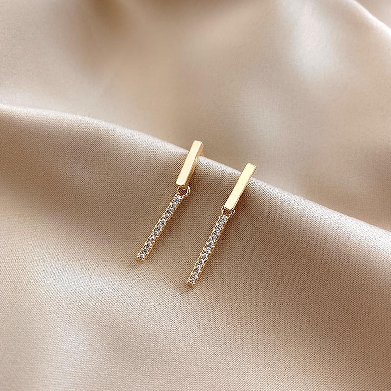 Simple and small long earrings women's 2021 new fashion ear needle cold air quality high sense net red ear jewelry