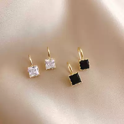 Black and White Diamond irregular polyhedron earrings female Korean temperament ear needle small and exquisite simple simple ear jewelry