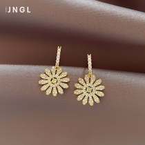 Jinglei temperament little daisy earrings light luxury niche design sense 2021 New Tide unique advanced earring female