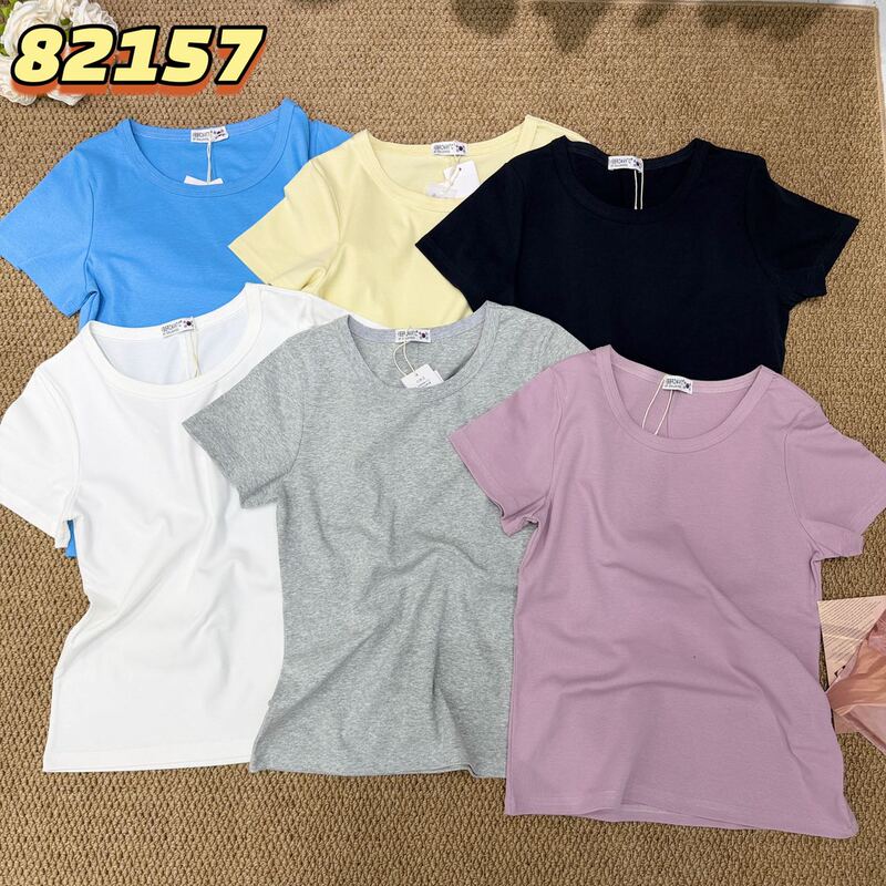 82157-Designed with a Shell Button, This Slimming Short-Sleeved T-Shirt 82157-Designed with a Shell Button, This Slimming Short-Sleeved T-Shirt