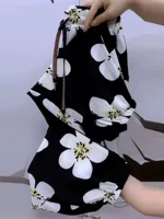 Белый, в цветочек