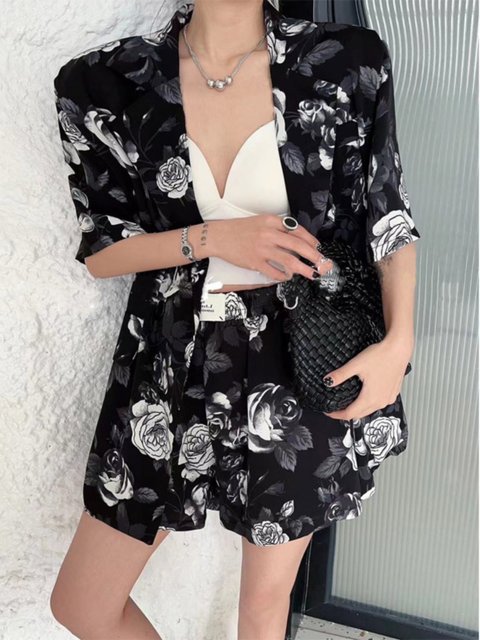 Hong Kong Style Printed Short-Sleeved Suit for Women 2025 Summer Suit Collar Thin Jacket High-Waisted Wide-Leg Shorts Two-Piece Set for Women