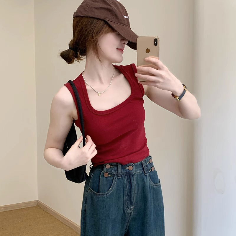 Red Camisole for Women, Suitable for Summer, Can Be Worn as an Outer Layer or as a Base Layer under a Suit, with a High-End Feel, Short Square-Neck Top