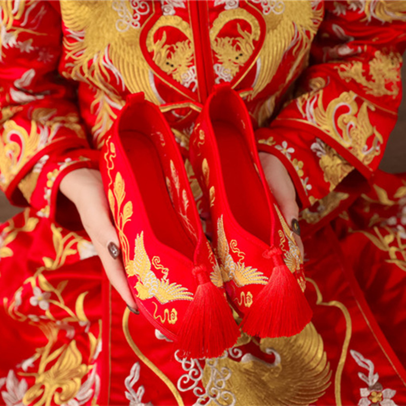 New Xiuhe shoes bridal wedding shoes female red on the sedan phoenix embroidered shoes Chinese wedding Xiuhe clothing shoes increased
