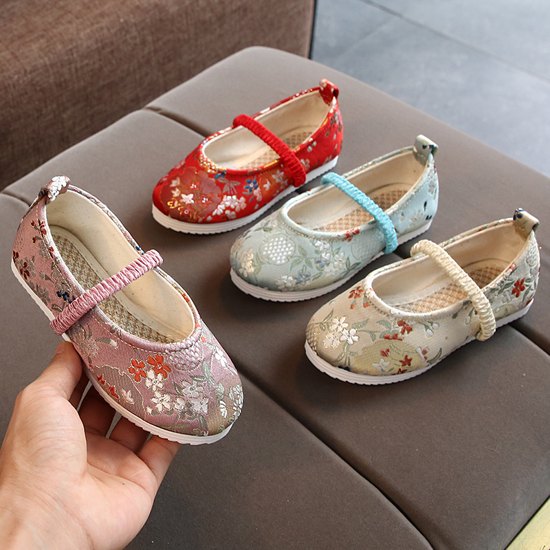 Old Beijing cloth shoes Chinese style spring and autumn girls embroidered shoes daily wear Hanfu shoes ancient performance performance shoes