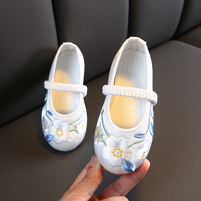 Children's embroidered shoes old Beijing children's shoes ethnic style handmade cloth shoes girls Hanfu shoes retro Chinese style dance shoes