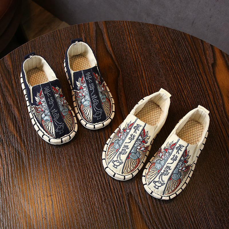 Old Beijing boys shoes and girls embroidery shoes national fengcheng layer of soles shoes hand shoes dance shoes ancient embroidery shoes